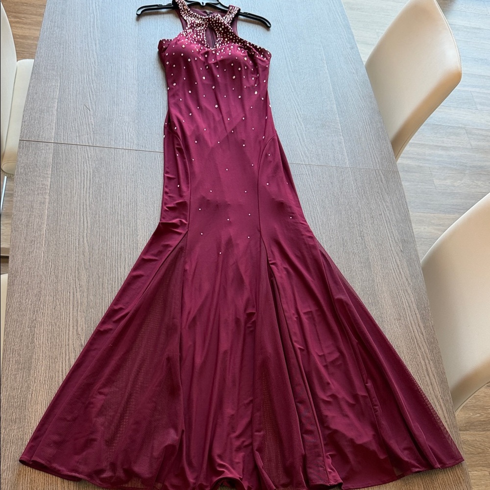 Morgan & Co. Elegant Burgundy Evening Gown with Embellished Halter Neck Size 3